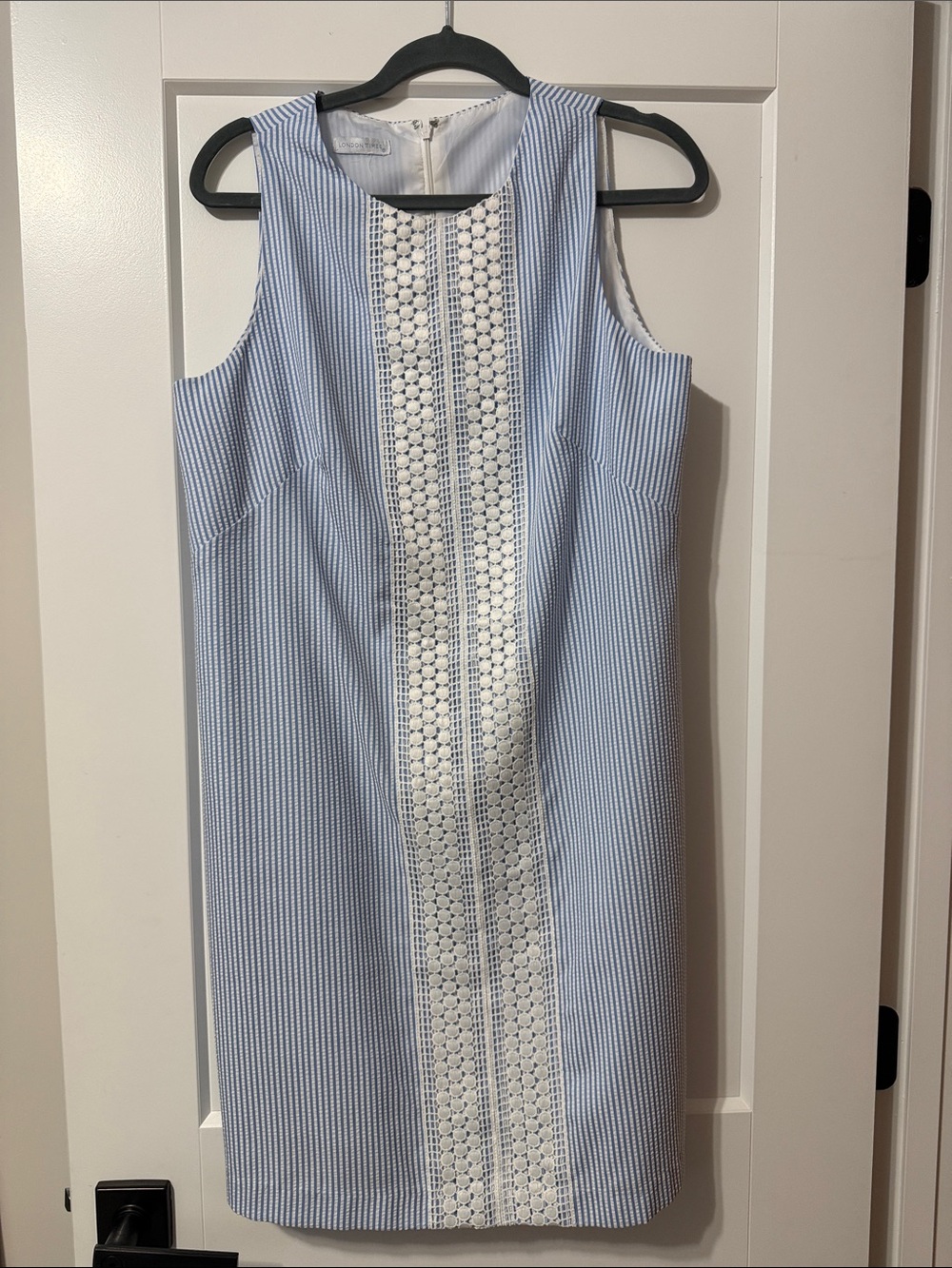 London Times Light Blue and White Sleeveless Shift Dress